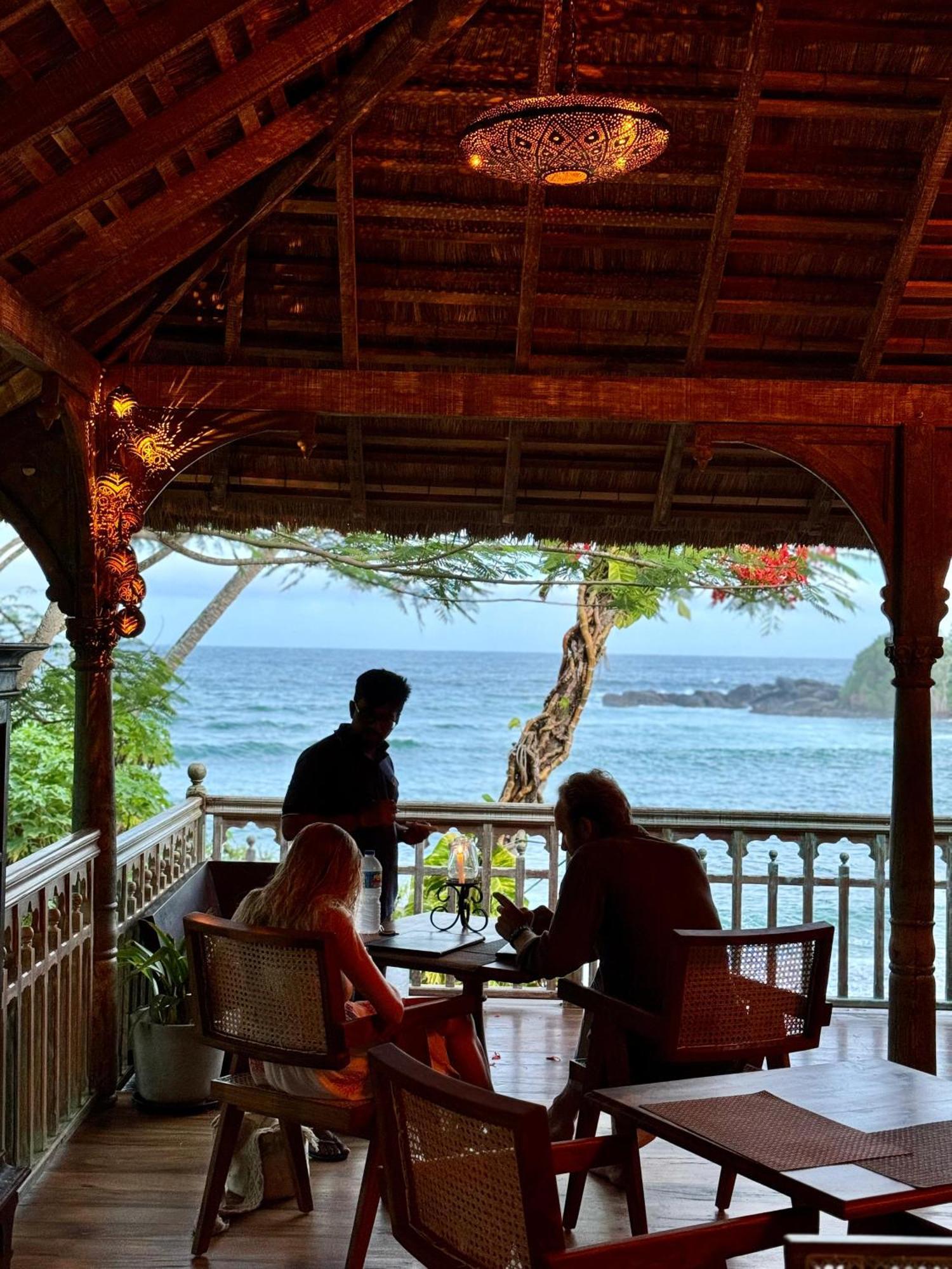 Aga Surf View Hotel 3*